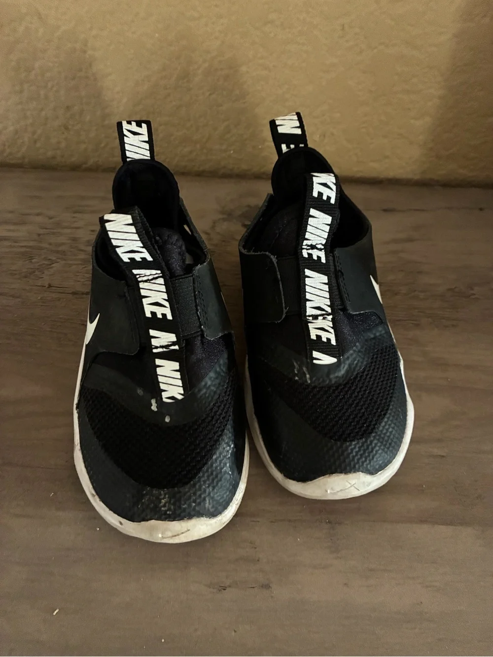 Nike Kids Black and White Slip-Free Elastic Trainer